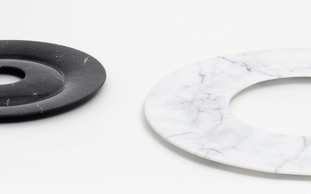 DETAILS CENTERPIECE ANNEAU S BLACK MARBLE FROM MARQUINA L WHITE MARBLE FROM CARRARA