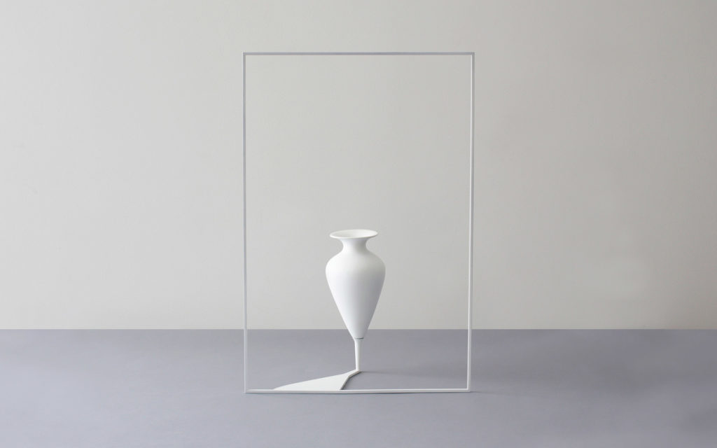 VASE COMPOSE IT PORCELAINE STRUCTURE ACIÉ LAQUÉE PEINTURE POLYURÉTHANE