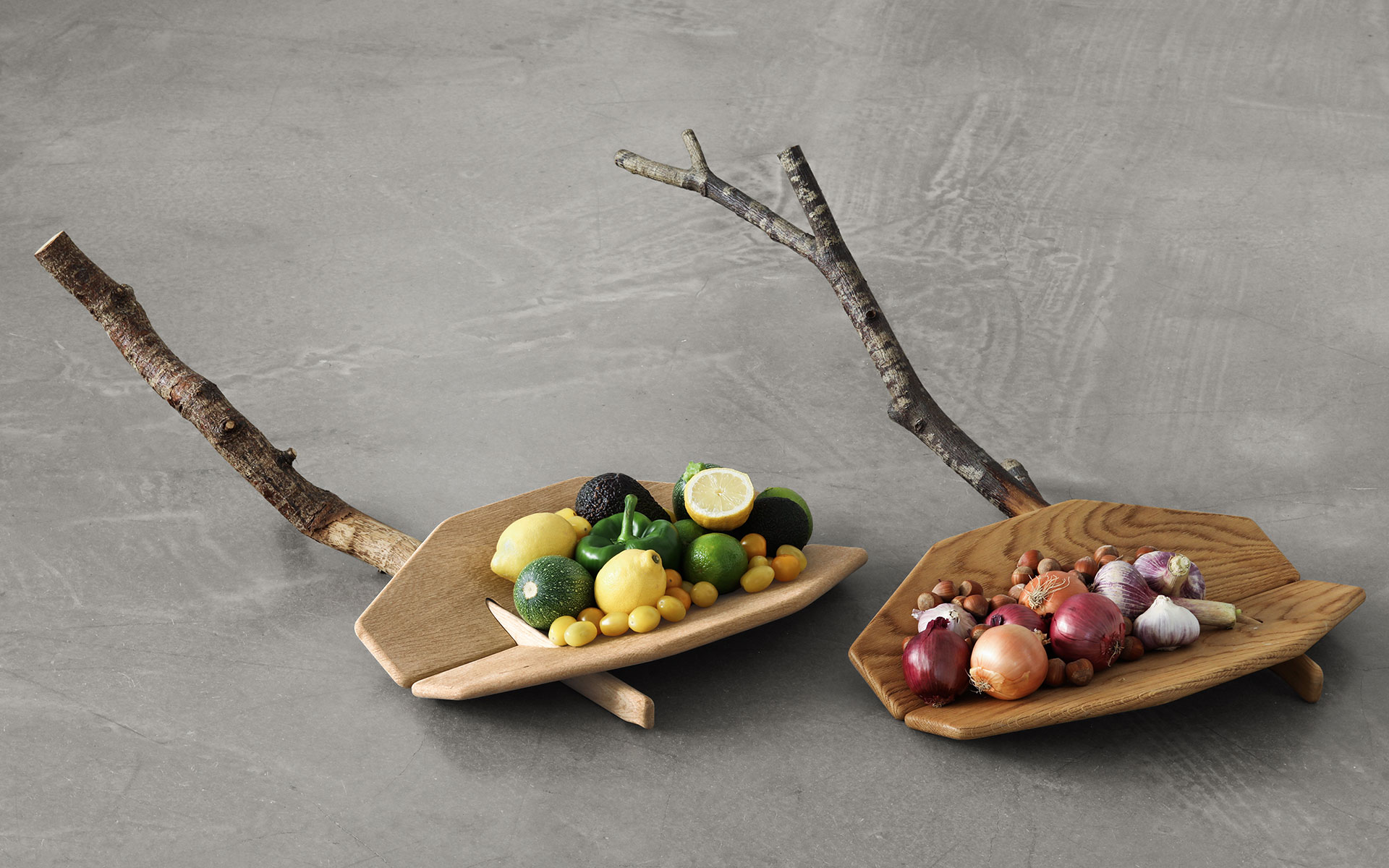 CENTERPIECE DOVETAIL SCULPTED OAK WITH CITRUSES AND VEGETABLES