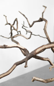 DETAILS BENCH FALLENTREE SCULPTED OAK OAK BRANCHES