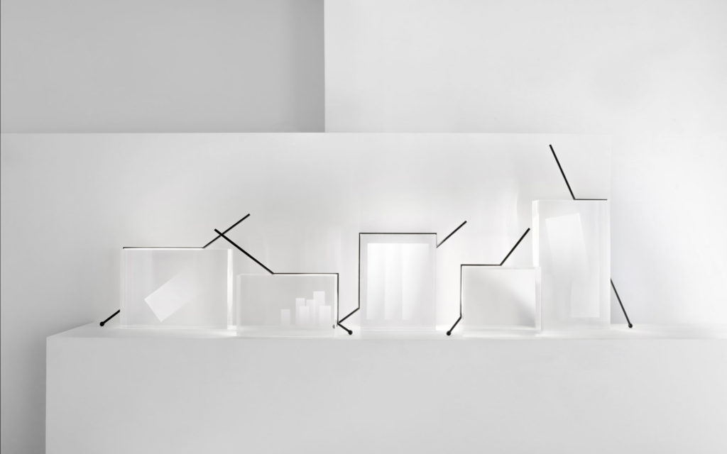 Encyclopedia korn pakke Light Fragments Installation Lumineuse - YMER&MALTA