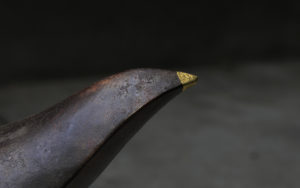 DETAILS BENCH OISEAU CORTEN STEEL GILDING