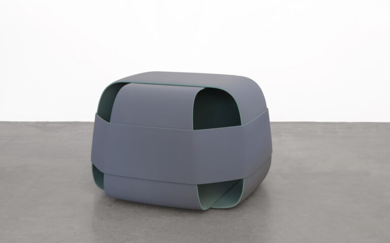 Tabouret 100 Blue - Pièce de collection Design Ymer & Malta